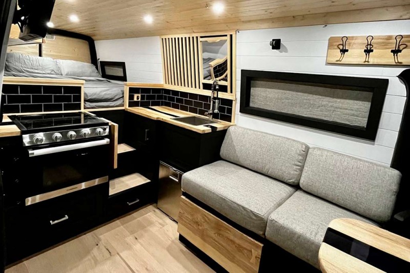 В продаже появилось сразу два кемпера на базе Mercedes-Benz Sprinter 7 В продаже появилось сразу два кемпера на базе Mercedes-Benz Sprinter