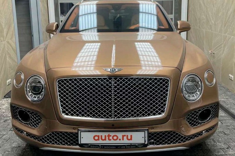 Почти новый Bentley Bentayga 2016 продают в России за 20 млн руб