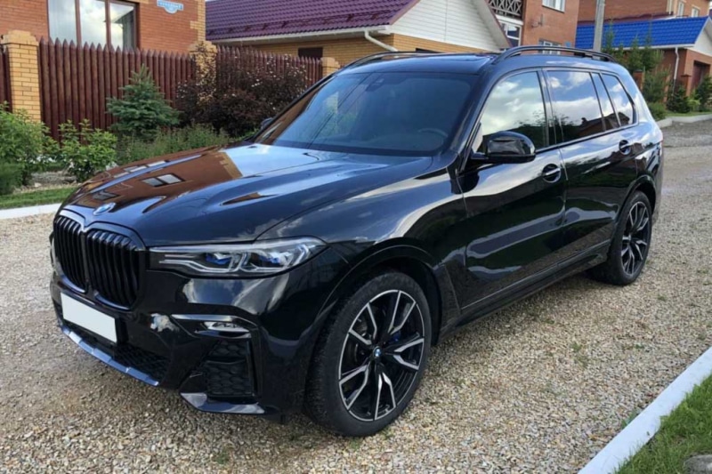 Это точно BMW? Скрипит панорама и люк, а в салоне донимают «сверчки»