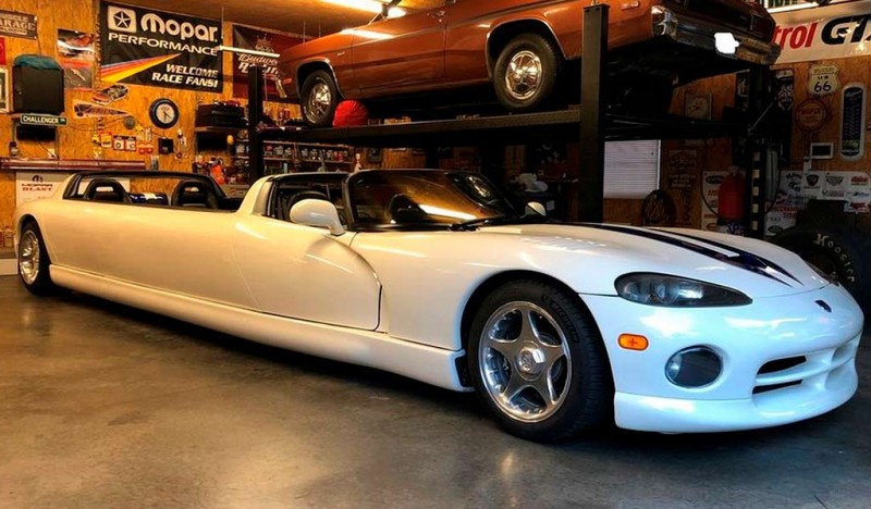 Лимузин на базе Dodge Viper 1996 хотят продать почти за 10 млн руб