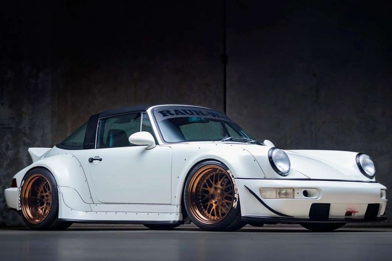 На торги выставлен уникальный спорткар Porsche 911 Carrera с тюнингом от RWB