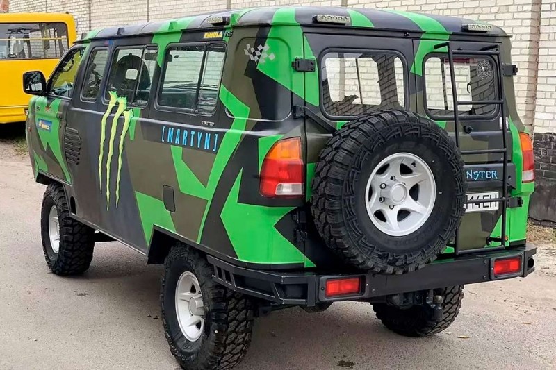 Любопытный гибрид старого УАЗ-452Д с Mitsubishi Pajero Sport продают за 1,4 млн руб