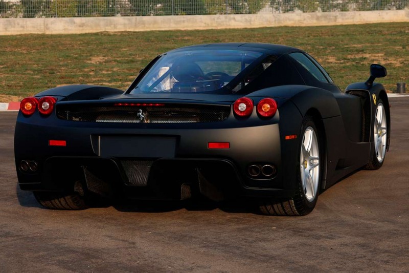 На торги выставлен уникальный матово-черный суперкар Ferrari Enzo