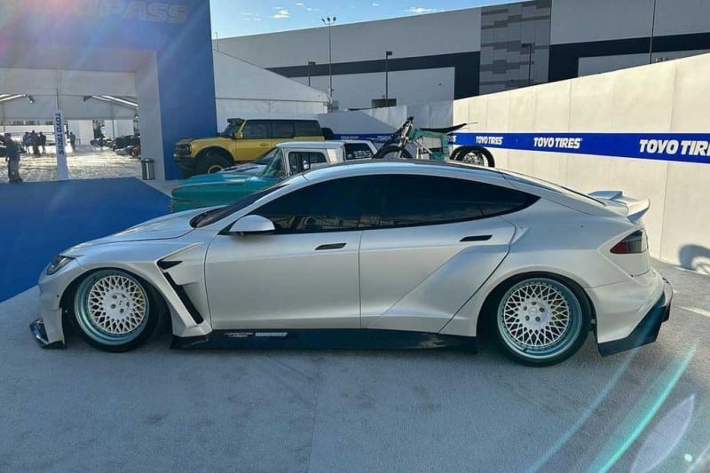 Тюнеры из Competition Carbon подготовли грозный обвес для Tesla Model S Plaid 3 Тюнеры из Competition Carbon подготовли грозный обвес для Tesla Model S Plaid