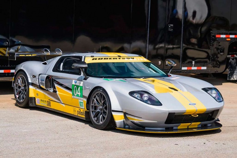 Ценник за гоночный Ford GT 2008 с кузовом из карбона вплотную подошел к 20 млн рублей