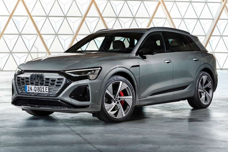 Немцы представили обновленное семейство электрических кроссоверов Audi Q8 e-tron