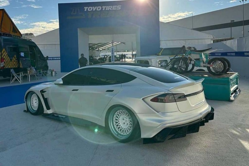 Тюнеры из Competition Carbon подготовли грозный обвес для Tesla Model S Plaid 4 Тюнеры из Competition Carbon подготовли грозный обвес для Tesla Model S Plaid