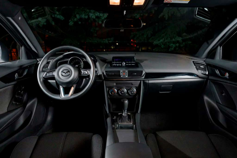 В России появились &laquo;китайские&raquo; кроссоверы Mazda CX-4: их ввезли по параллельному импорту