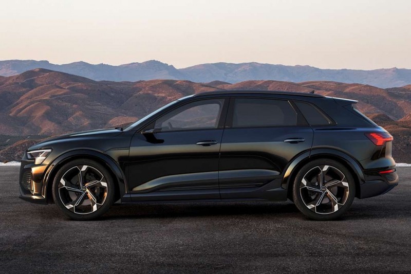 Немцы представили обновленное семейство электрических кроссоверов Audi Q8 e-tron