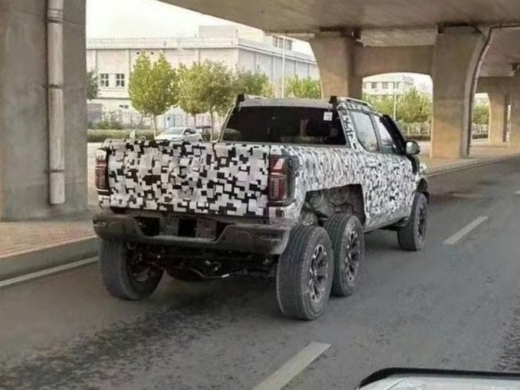 Great Wall тестирует шестиколесный пикап на базе Tank 500