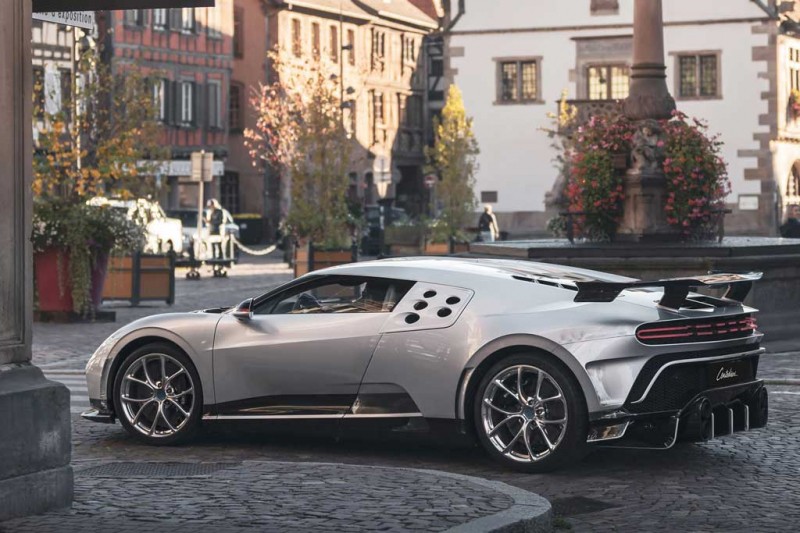 Новые Bugatti Centodieci передают покупателям с пробегом минимум 350 км: и вот почему
