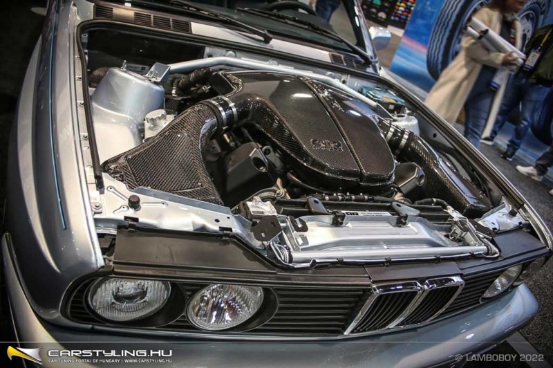 Тюнеры из Renner привезли на SEMA рестомод Projekt 3 с мотором от BMW M5 (E60)