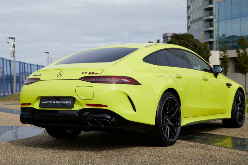 С молотка пустят эксклюзивный AMG GT 63 S E Performance в честь Роджера Федерера