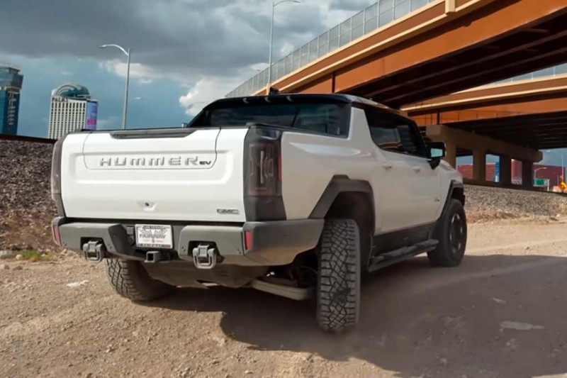 Владелец разбил новый Hummer EV сразу после покупки: успел проехать всего 20 км