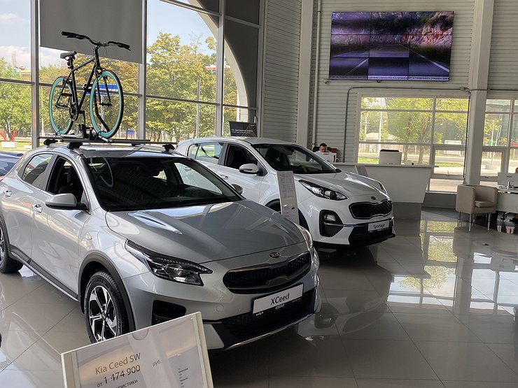ТОП−3 без корейцев: итоги октябрьских продаж новых автомобилей в России