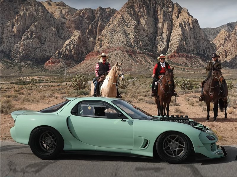 Взгляните на Mazda RX-7 с необычным мотором 1 Взгляните на Mazda RX-7 с необычным мотором