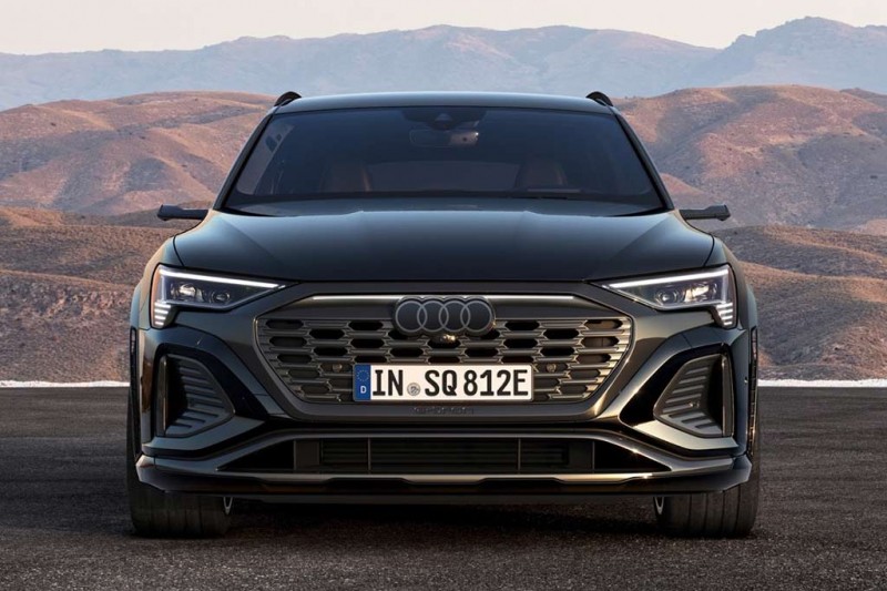Немцы представили обновленное семейство электрических кроссоверов Audi Q8 e-tron