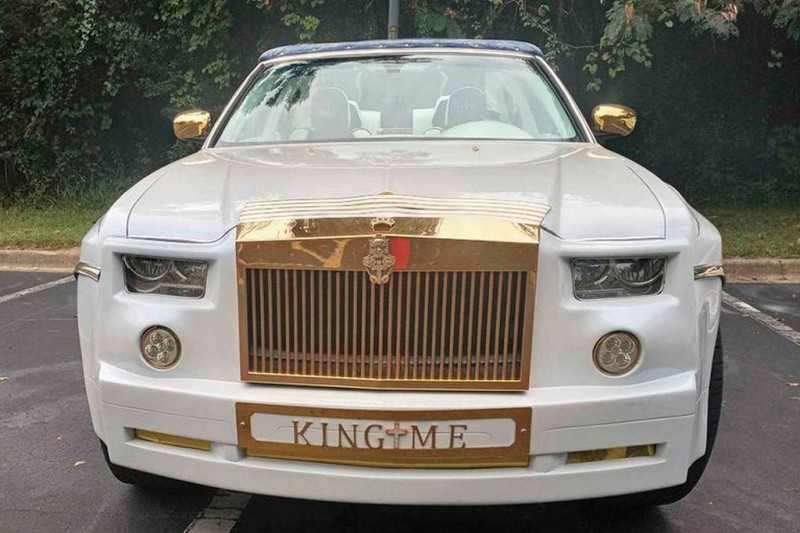 Седан Chrysler 300 2007 года в стиле Rolls-Royce Phantom продают за 1,5 млн руб