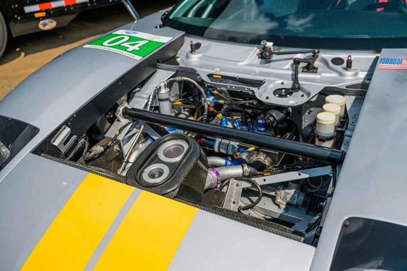 Ценник за гоночный Ford GT 2008 с кузовом из карбона вплотную подошел к 20 млн рублей
