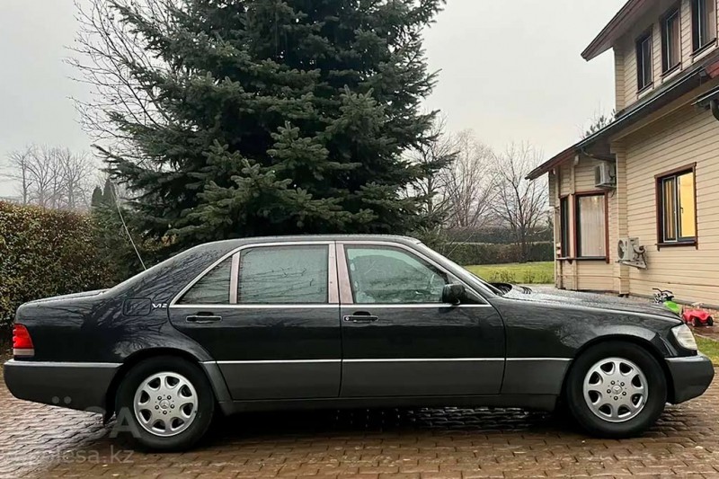 Бронированный Mercedes 600 SEL первого президента Казахстана продают за 4,0 млн руб