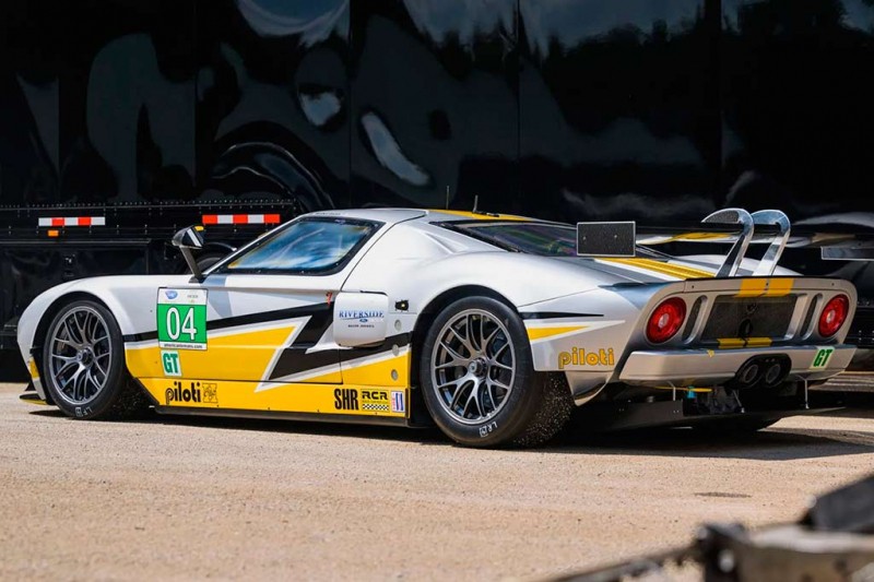 Ценник за гоночный Ford GT 2008 с кузовом из карбона вплотную подошел к 20 млн рублей