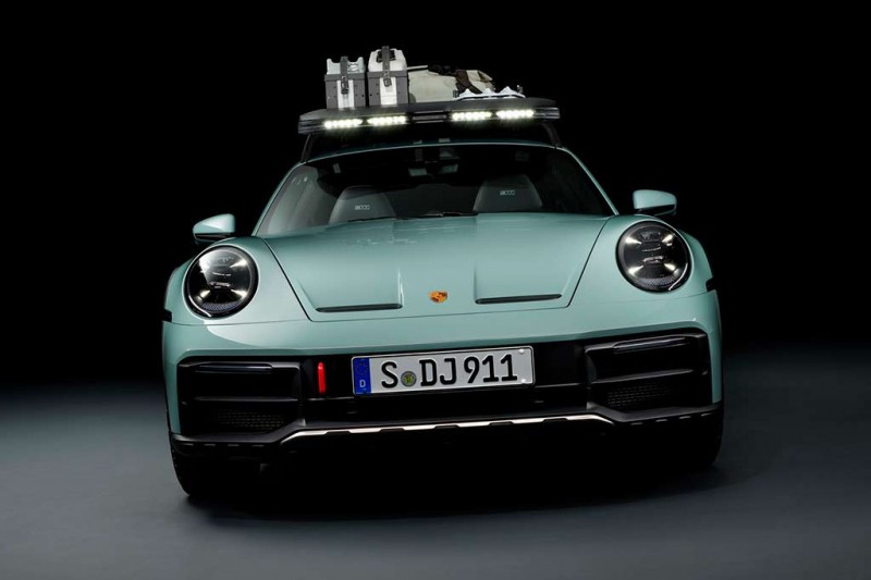 Немцы представили мелкосерийный &laquo;внедорожный&raquo; спорткар Porsche 911 Dakar