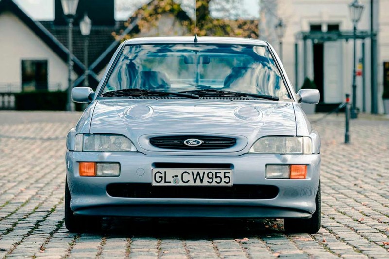 На торги выставлен финальный экземпляр хэтчбека Ford Escort RS Cosworth