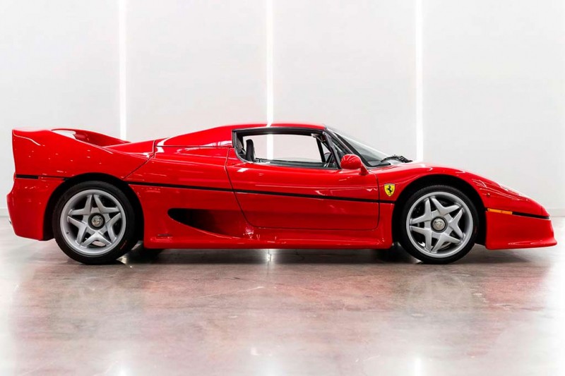 Ferrari F50 1995 года в идеальном состоянии планируют продать за 400 млн рублей