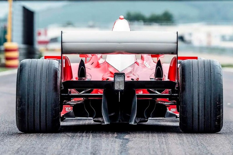 Гоночный болид Ferrari F2003-GA Михаэля Шумахера ушел с молотка за рекордную сумму