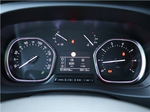 Тест-драйв Citroen SpaceTourer (поколение I) - Массаж, обед и родительский контроль 