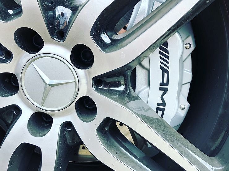 Автомобили Mercedes-Benz лишились трехлучевой звезды