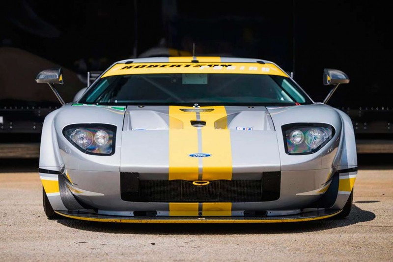 Ценник за гоночный Ford GT 2008 с кузовом из карбона вплотную подошел к 20 млн рублей