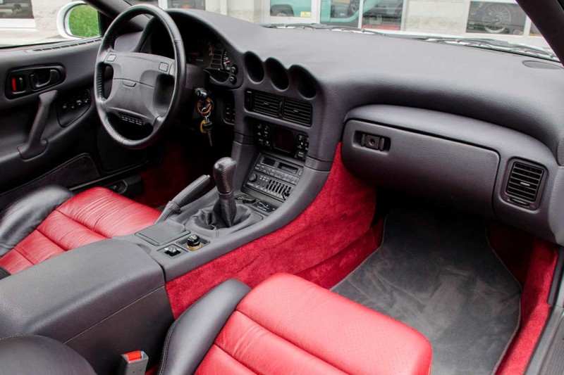Mitsubishi 3000 GT: один из самых технологичных спорткаров начала девяностых