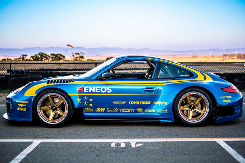 На SEMA-2022 показали сумасшедший Porsche 911 GT3 с мотором от Subaru