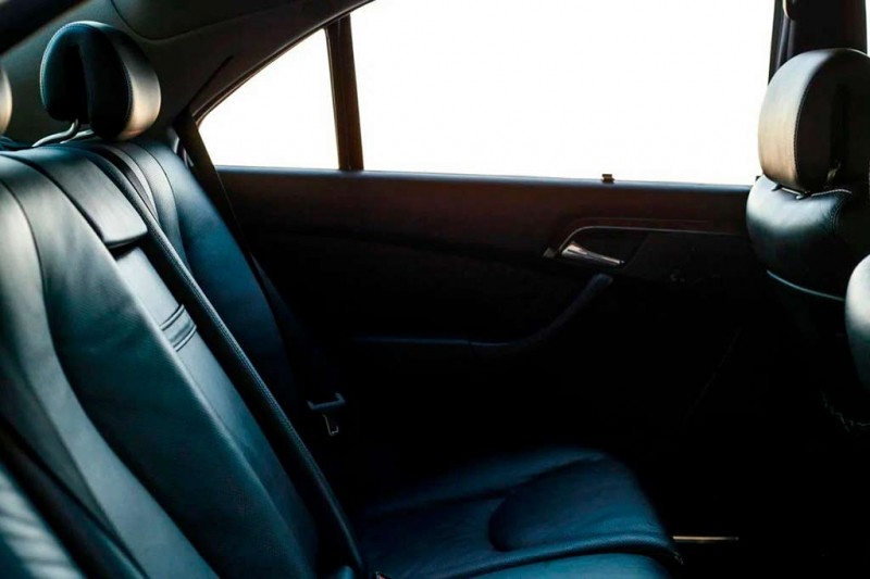 ГАЗ-21 «Волкодав»: уникальный Mercedes S-Class W220 в стиле «Волги» продают за 11 млн руб 6 ГАЗ-21 «Волкодав»: уникальный Mercedes S-Class W220 в стиле «Волги» продают за 11 млн руб