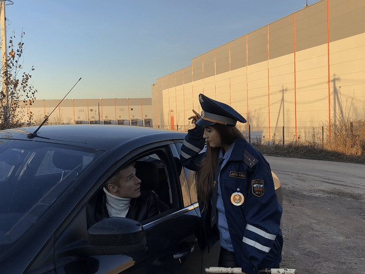 Может ли по закону инспектор ГИБДД интересоваться самочувствием водителя