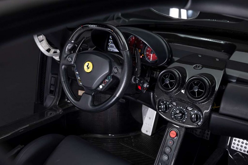 На торги выставлен уникальный матово-черный суперкар Ferrari Enzo