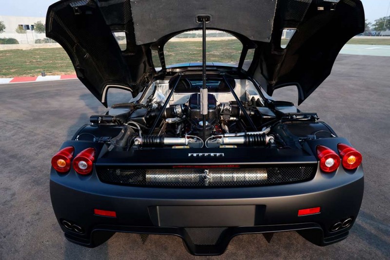 На торги выставлен уникальный матово-черный суперкар Ferrari Enzo