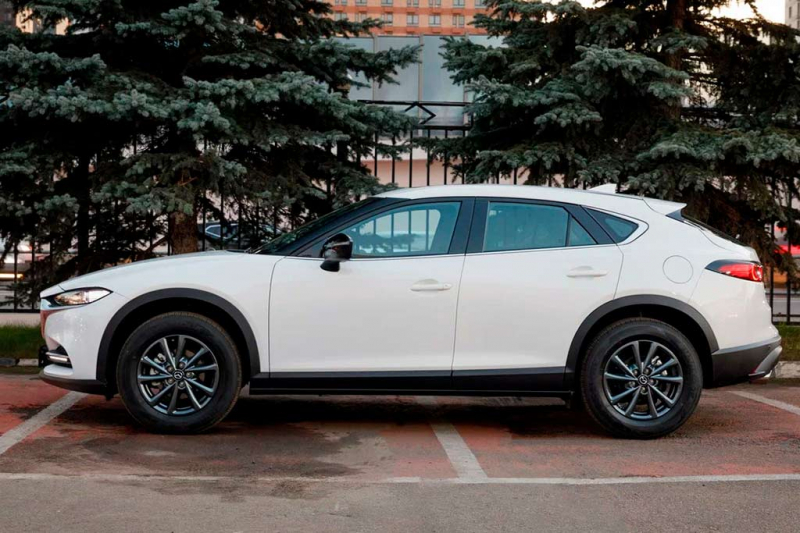 В России появились &laquo;китайские&raquo; кроссоверы Mazda CX-4: их ввезли по параллельному импорту