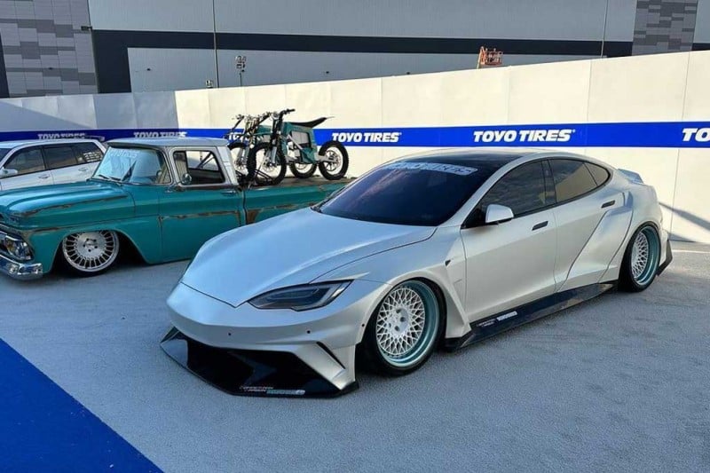 Тюнеры из Competition Carbon подготовли грозный обвес для Tesla Model S Plaid 1 Тюнеры из Competition Carbon подготовли грозный обвес для Tesla Model S Plaid