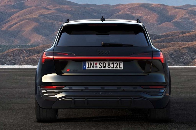 Немцы представили обновленное семейство электрических кроссоверов Audi Q8 e-tron