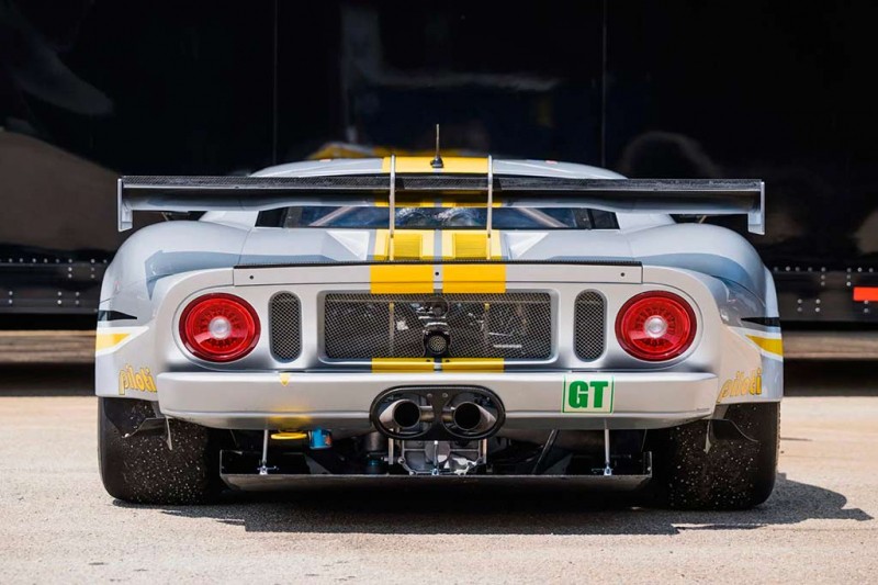 Ценник за гоночный Ford GT 2008 с кузовом из карбона вплотную подошел к 20 млн рублей