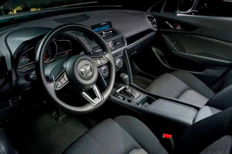 В России появились &laquo;китайские&raquo; кроссоверы Mazda CX-4: их ввезли по параллельному импорту