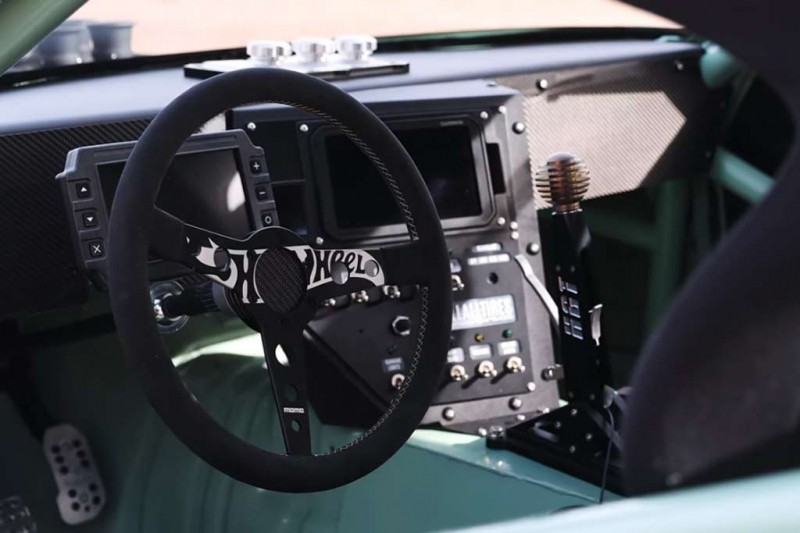 На SEMA показали невероятную Mazda RX-7 с мотором V12 от Pagani Zonda