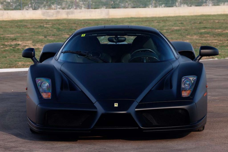 На торги выставлен уникальный матово-черный суперкар Ferrari Enzo