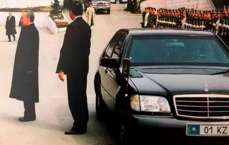 Бронированный Mercedes 600 SEL первого президента Казахстана продают за 4,0 млн руб
