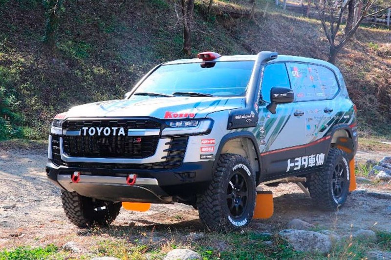 Toyota Land Cruiser 300 получил раллийную модификацию к грядущему Дакар-2023