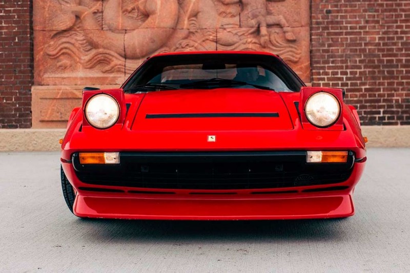 На торги выставлен классический Ferrari 208 Turbo 1984 года с двухлитровым турботором