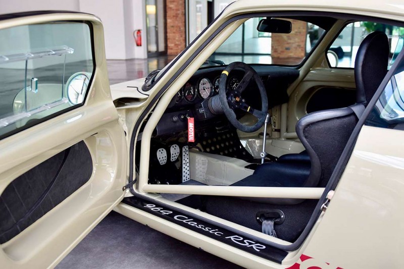 В мастерской DP Motorsport отреставрировали спорткар Porsche 911 (964)