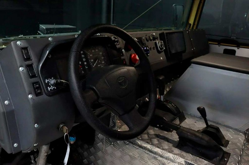 В Нижнем Новгороде продают экзотический внедорожник Toyota Mega Cruiser 1995 года